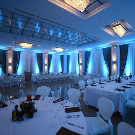 Hotel Villa Pascucci Дуррес Экстерьер фото The ballroom