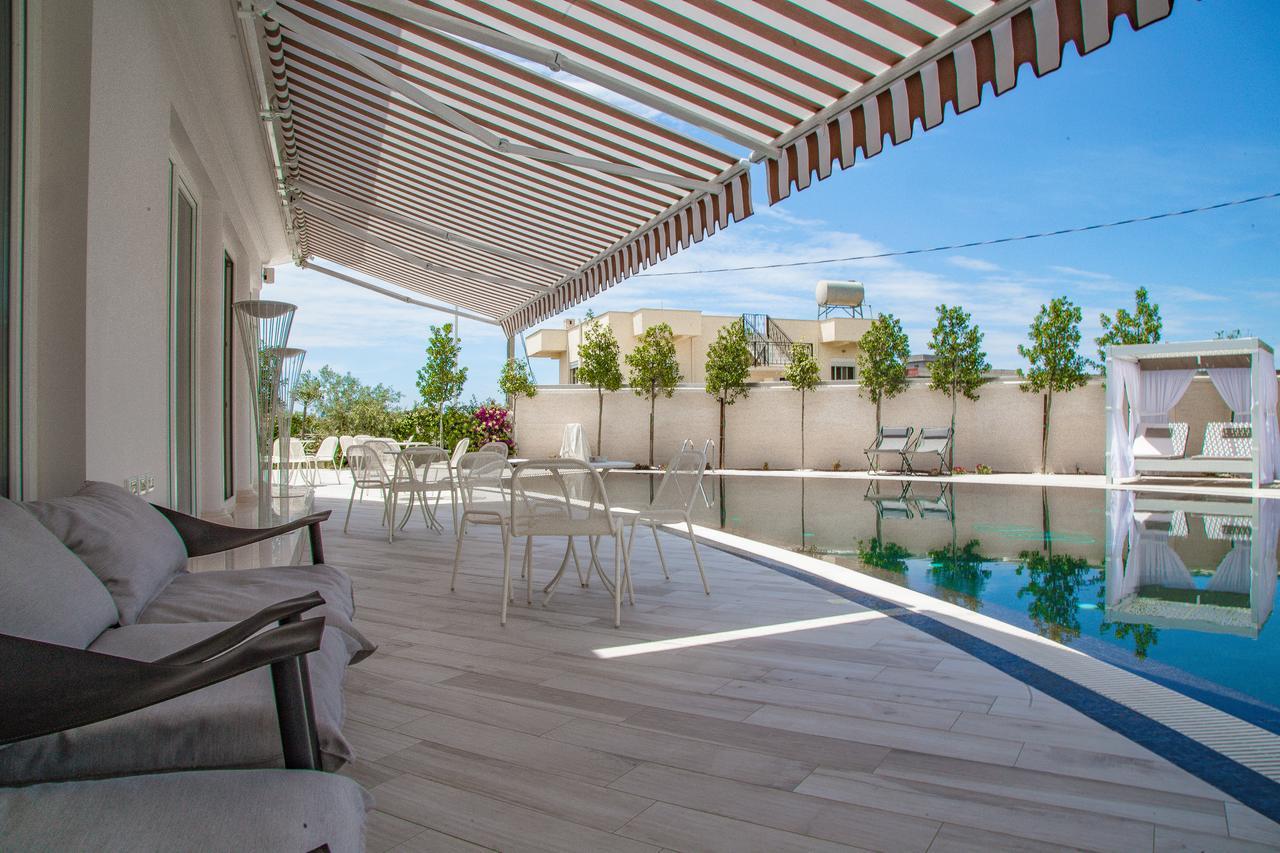 Hotel Villa Pascucci Дуррес Экстерьер фото A retractable awning
